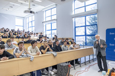 Pokazy z fizyki dr hab. Tomasz Więcek, prof.PRz