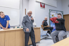 Pokazy z fizyki prof. T.Więcek i Koło Naukowe Foton